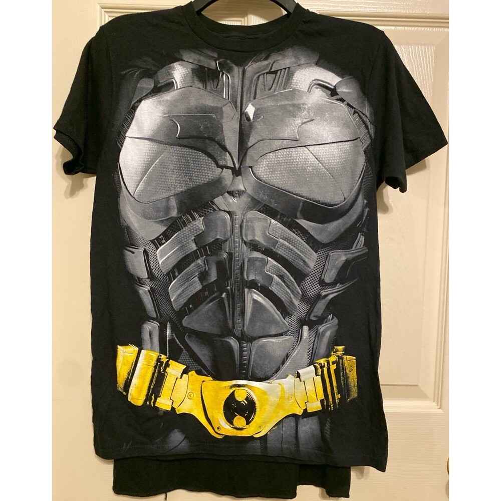 Batman The Dark Knight Batsuit Graphic T-Shirt with Cape - Size Small